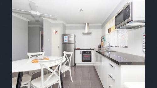 Ocean Beach Chalet 18 - Jurien Bay