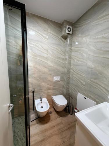 Stylish 2BR Near Pedestrian Area - image 2