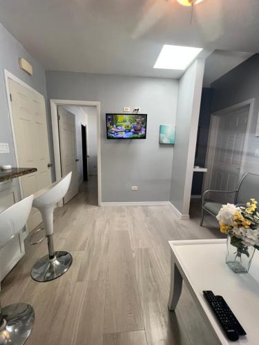 Private 1BR Nassau Getaway, Cozy Quiet & minutes from Beach in Paradise Island