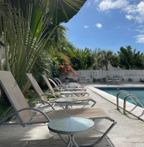 Private 1BR Nassau Getaway, Cozy Quiet & minutes from Beach in Paradise Island