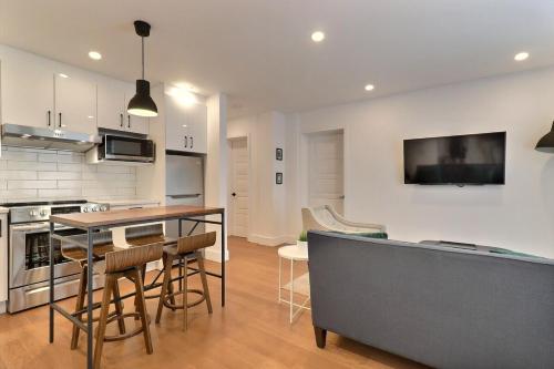 Home away from home, 2 BDRs near metro,8 mins to DT in Southwest