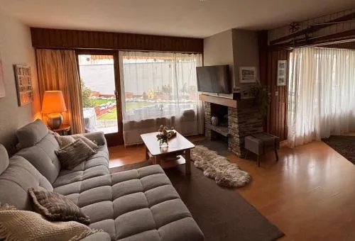 Charmant appartement hyper central, idéal pour couple ou petite famille, parking couvert in Crans-Montana, Schweiz