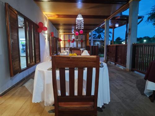 Restaurant, EcoResorTamarino in Principe