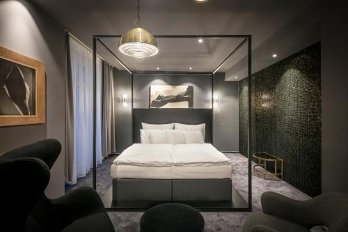 Premium Design Double Room with Spa Bath - 50 Shades of Grey