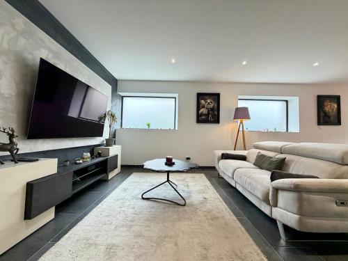 Parenthèse Détente Avec Jacuzzi & Terrasse 4 Pers (Parenthese Detente Avec Jacuzzi & Terrasse 4 Pers) in Nivolas-Vermelle