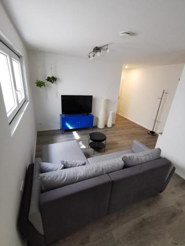 Gemütliche und helle Souterrainwohnung, 50 qm (Gemutliche und helle Souterrainwohnung, 50 qm) in Hohenlinden