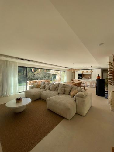 Peaceful contemporary house