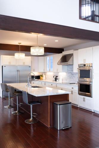 Luxury Custom Home overlooking Pearl Harbor in Honolulu Airport