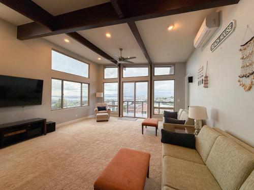 Luxury Custom Home overlooking Pearl Harbor in Honolulu Airport