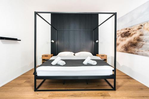 1 king bed, 1 sofa bed
