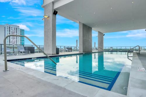 Modern Studio with Balcony Near Brickell & Downtown