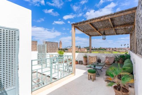 Riad Ker46 rooftop, pool and stunning views, Marakéš