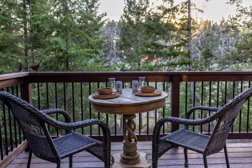 Chickadee Cabin - Boutique Stay close to Downtown - image 2
