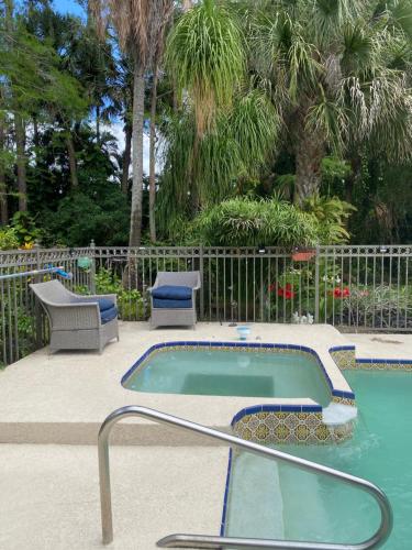 Luxury Garden Oasis in Wellington