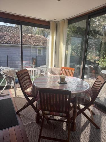 Chalet in Khelus with a quiet veranda & nature - Location, gîte - Gujan-Mestras