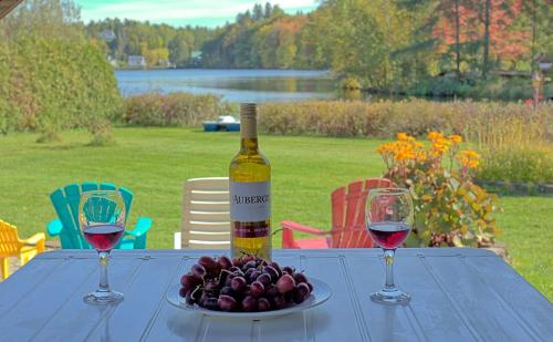 Chalet Luxe bord du lac-vue & escapade famille – khách sạn tại Saint-Gabriel-de-Valcartier (QC)