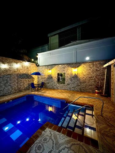 Casa con piscina privada y parking - image 2