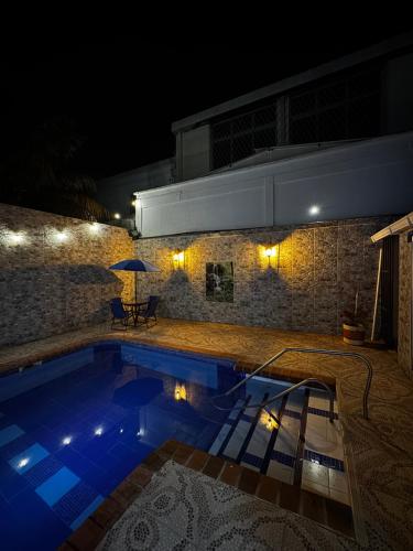 Casa con piscina privada y parking - image 3