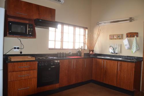 virtuve, Thabaledi Game Lodge in Beestekraal