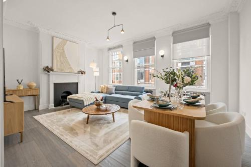 Piccadilly-Soho Gem in Buckhurst Hill