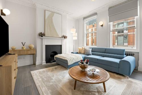 Piccadilly-Soho Gem in Buckhurst Hill
