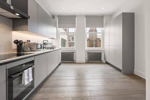 Piccadilly-Soho Gem in Buckhurst Hill