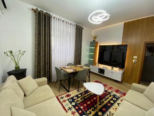Ēdiens un dzērieni, Guest House Brahimasi in Corovode