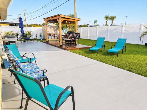 St Pete 3BR Home Sleeps 6 Huge Private Backyard BBQ Gazebo 15 Min to Beach – khách sạn tại La Vista