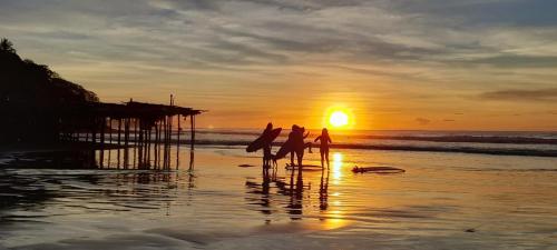 Atlakamani Surf in El Cuco