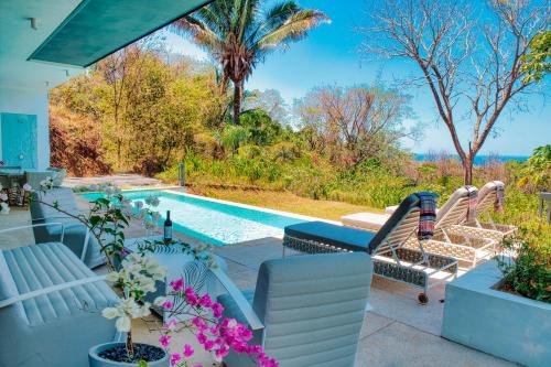 Skats, Ocean View Tranquility 2BR with Pool in Playa Ostional