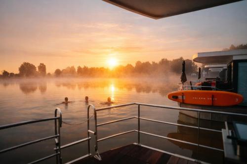 Балкон/тераса, Floatinghouse Goldener Anker - LP10 in Boffzen