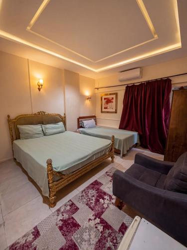 room detail thumbnail 1