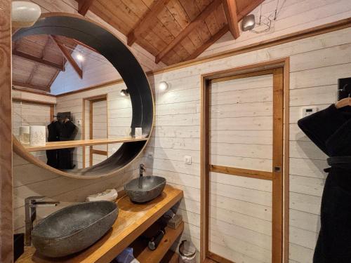 Bathroom, D'EMILION De SENS in Gardegan-et-Tourtirac