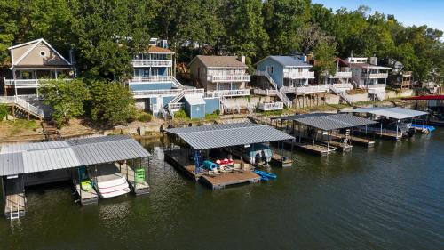 Racetrack Cove 3bed 2bth Lake Views Dock - image 8