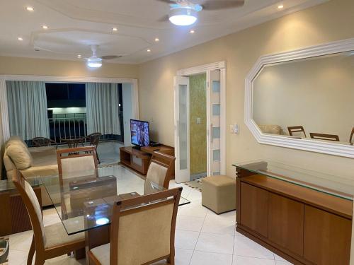 Apartamento Aconchegante praia das Asturias Guarujá-SP (Apartamento Asturias Guaruja com Estacionamento, Wi-Fi, Servico de Praia , Excelente localizacao, 5 ) in อัสตูเรียส