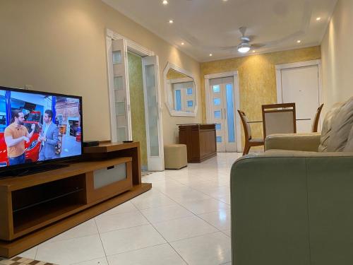 Apartamento Aconchegante praia das Asturias Guarujá-SP (Apartamento Asturias Guaruja com Estacionamento, Wi-Fi, Servico de Praia , Excelente localizacao, 5 ) in อัสตูเรียส