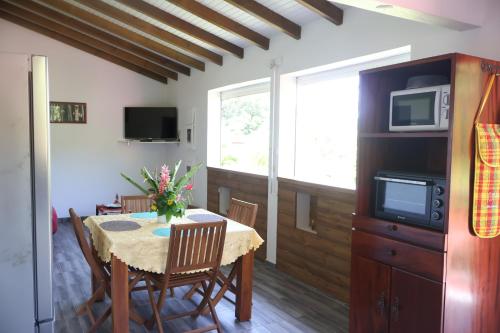 Ortak salon/TV alanı, APPARTEMENT MILO 1 in Bouillante