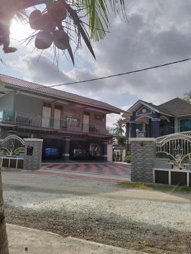 Airport Riverside Roomstay & Homestay in Pantai Cahaya Bulan (PCB)