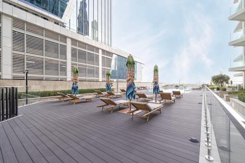 Uima-allas, Moon Stays - Premium Canal Retreat - 2BR Missoni in Jumeirah