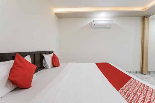 Hotel O Aastha Near Chaudhary Charan Singh International Airport