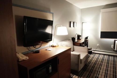 AmericInn by Wyndham Forest Lake - image 27