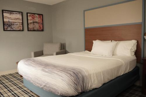 AmericInn by Wyndham Forest Lake - image 37