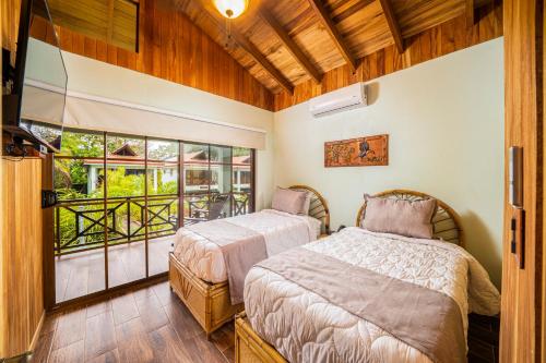 Bungalows Beachfront Hotel in Puerto Viejo de Talamanca