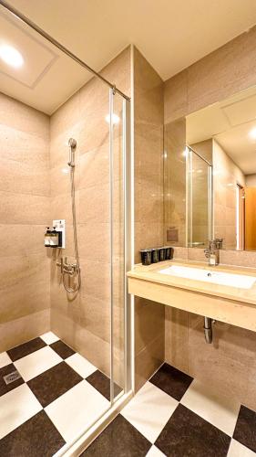 room detail thumbnail 2