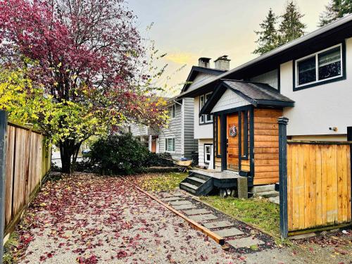 The Stag House - Hot Tub Theatre Arcade Games & Sleeps 18 in Langley