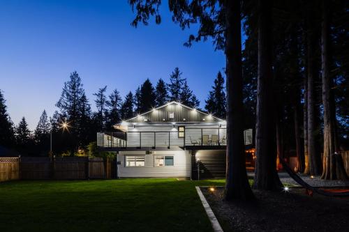 Bunny Bliss - Lower Level HotTub FirePit Theatre in Langley