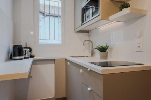 Kitchen, Welcoming Studio for 2 people - Epinettes in Montmartre