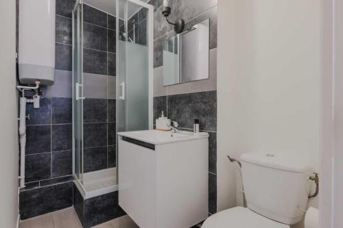Bathroom, Welcoming Studio for 2 people - Epinettes in Montmartre