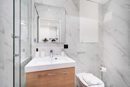 Bathroom, Elegant Studio - 2P - Place Pigalle in Montmartre