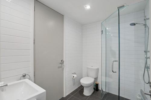Central Queenstown Retreat | Walk to Town Centre - image 2